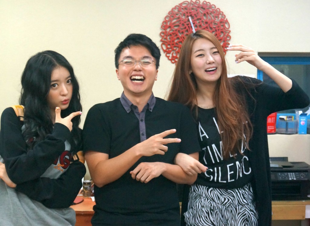 (from L to R) Ah-young, me, Subin of
Dalshabet